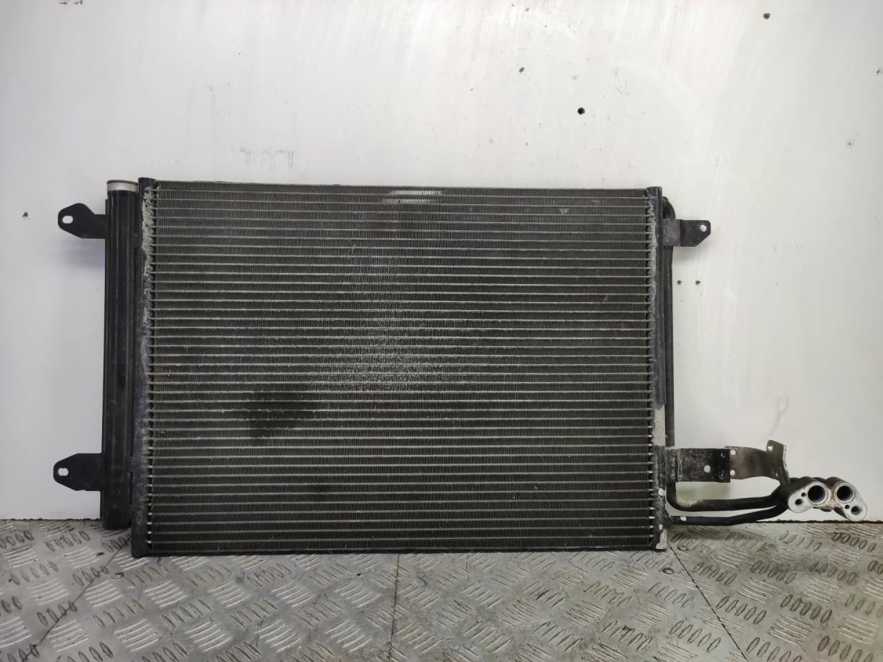 радиатор кондиционера Skoda Yeti 1 поколение 2013, 2.0 л., CFHF, дизель, 6МКПП, серый, универсал, полный привод, 1K0820411AD - фото №1