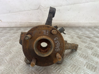 кулак поворотный правый Toyota Yaris P1 2000, 1.0 л., 1SZ-FE, бензин, МКПП, хетчбэк 3 дв.