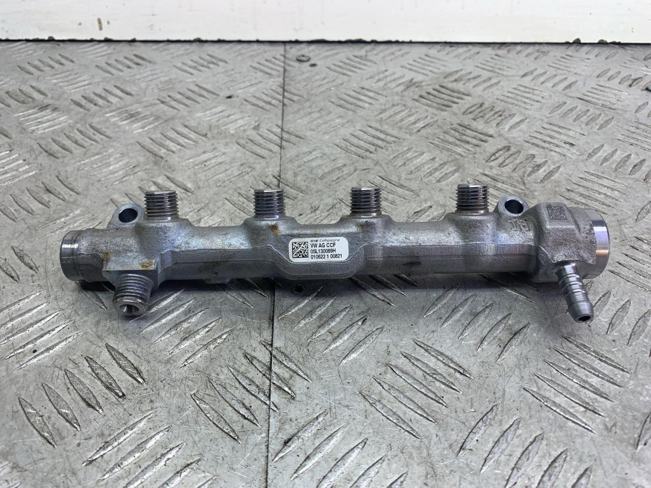 топливная рампа Volkswagen Caddy 5 поколение 2022, бежевый, фургон, передний привод, 05L130089H - фото №1