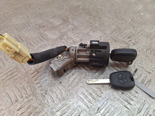 замок зажигания Toyota Aygo 1 поколение AB10 [рестайлинг] 2010, 1.0 л., 1KR-FE, бензин, МКПП, красный, хетчбэк 5 дв., передний привод, 73678312