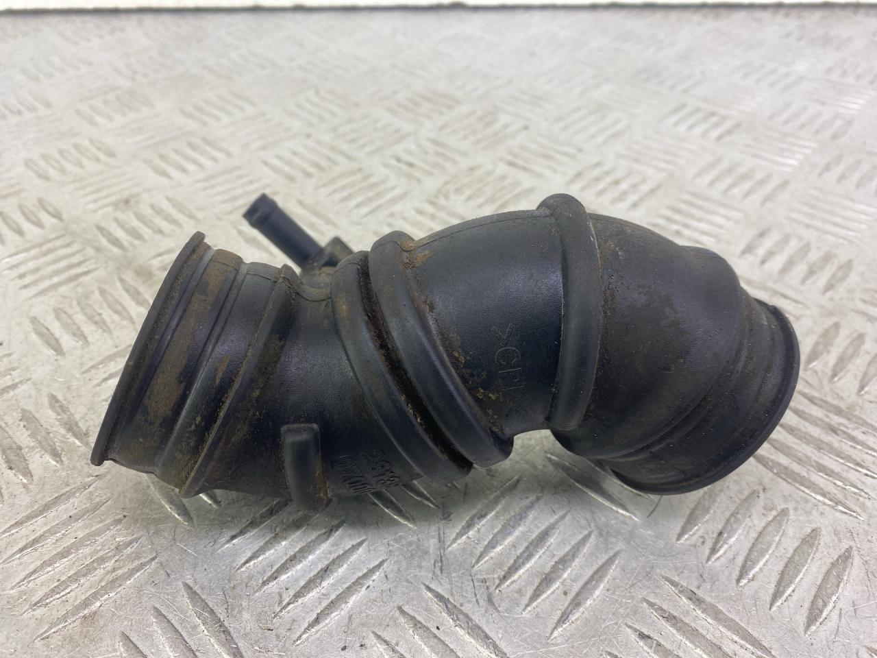 патрубок воздушного фильтра Kia Picanto 1 поколение (2004 - 2007), бензин, МКПП, голубой, хетчбэк 5 дв., передний привод, 2813807000 - фото №1