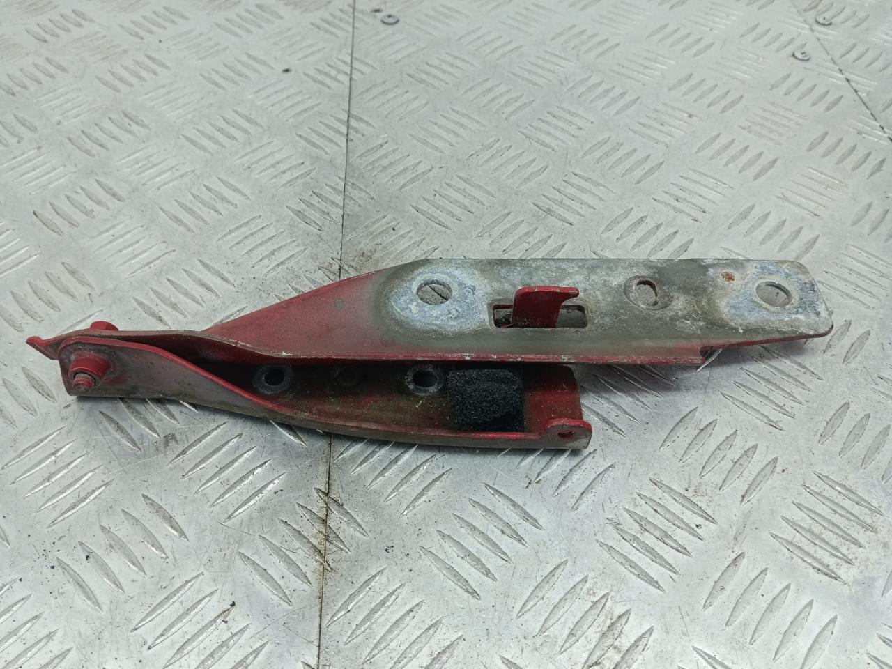 петля капота правая Chevrolet Alero 1 поколение (1999 - 2004), 22639892 - фото №1