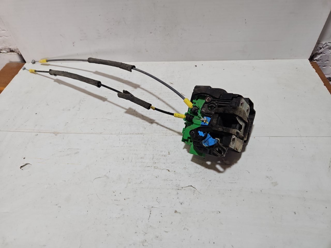 замок двери передней правой Kia Rio 3 поколение 2015 - фото №1