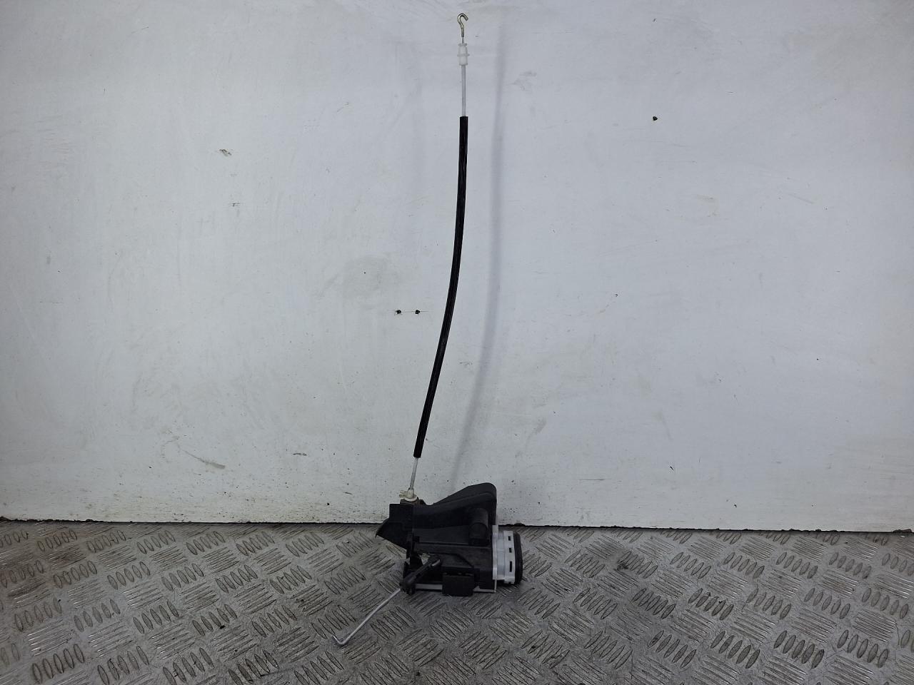 замок двери задней левой Audi A4 B5 1997, 1.6 л., AHL, бензин, МКПП, универсал, 8D0839015A - фото №1