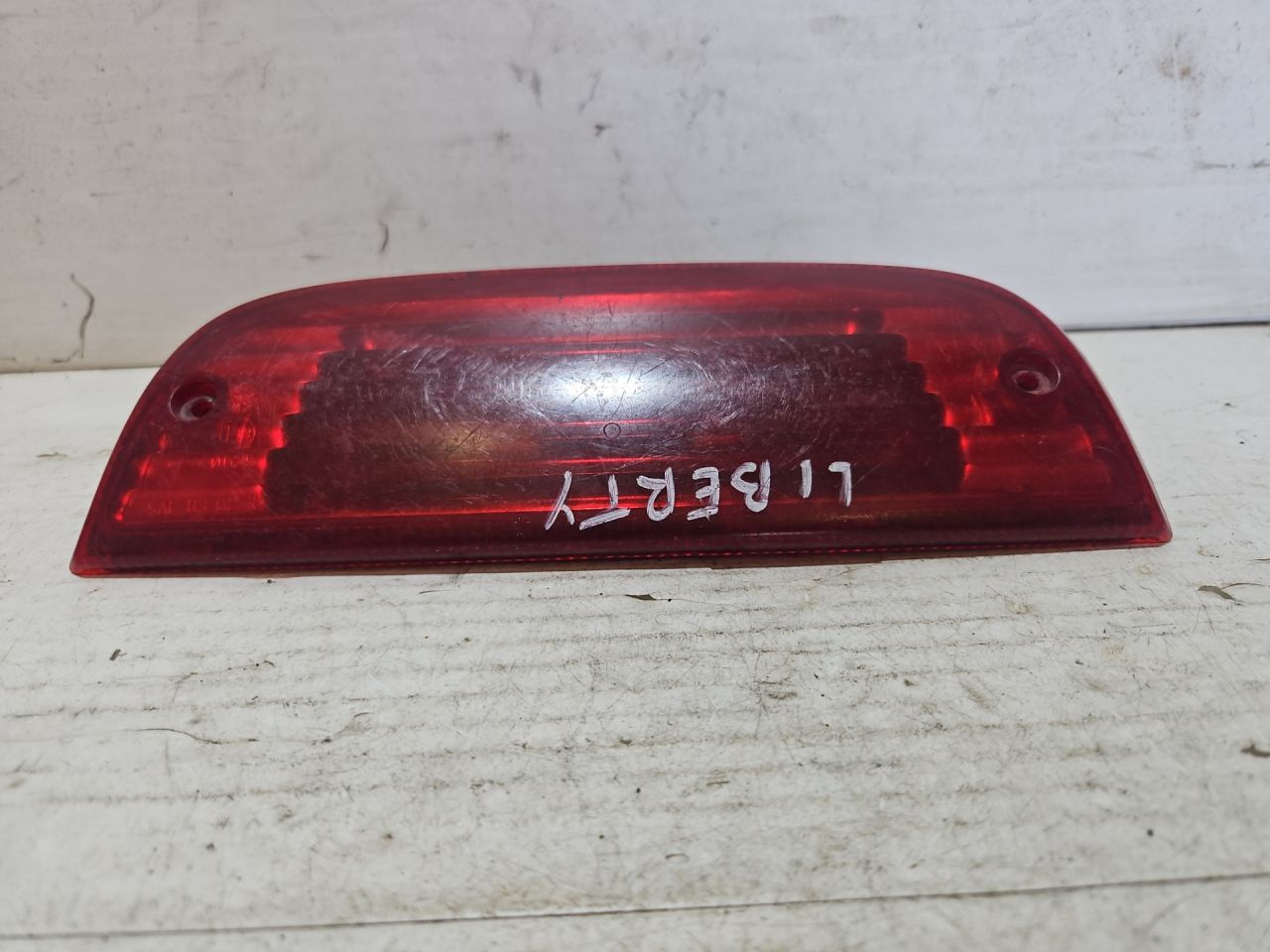 дополнительный стоп-сигнал Jeep Liberty 1 поколение (2000 - 2007) - фото №1