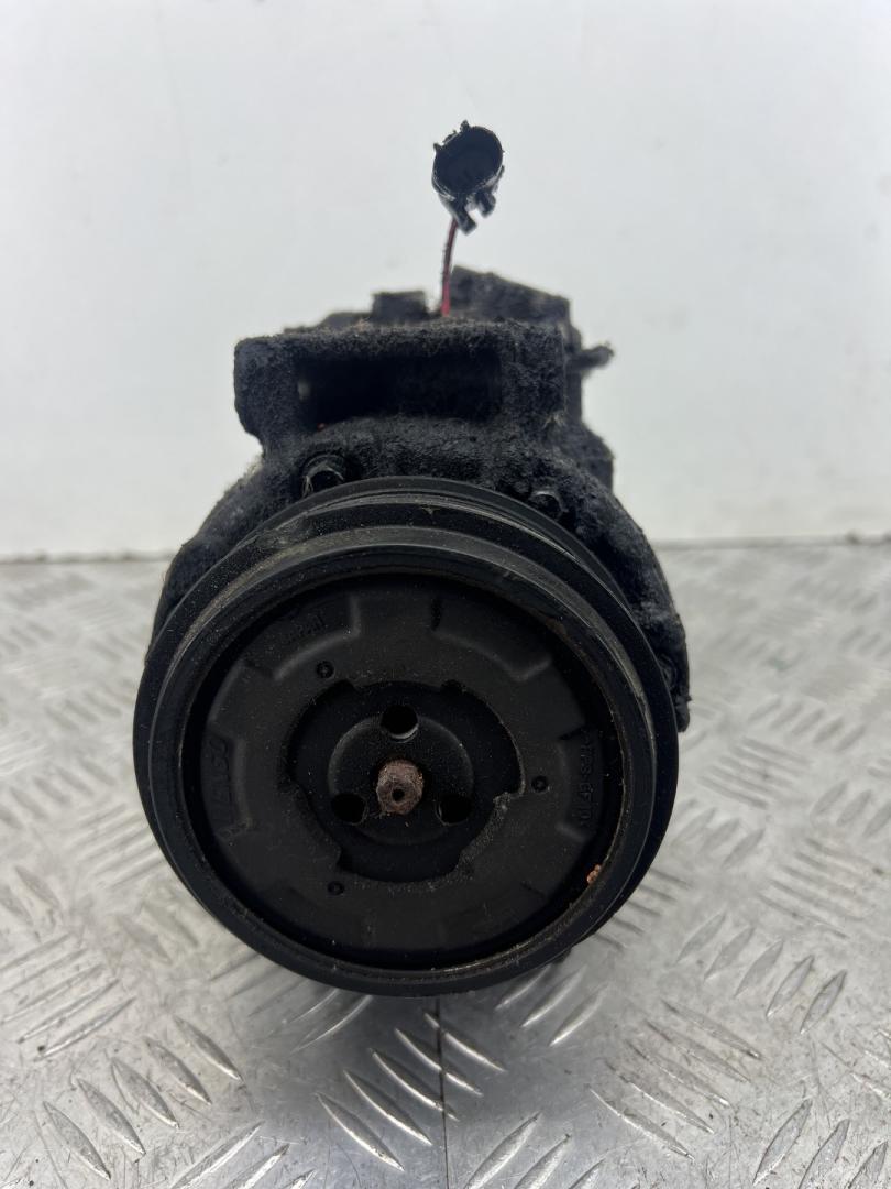 компрессор кондиционера Mercedes-Benz Vito W639 2006, 3.2 л., M 112.951, бензин, АКПП, черный, задний привод - фото №1