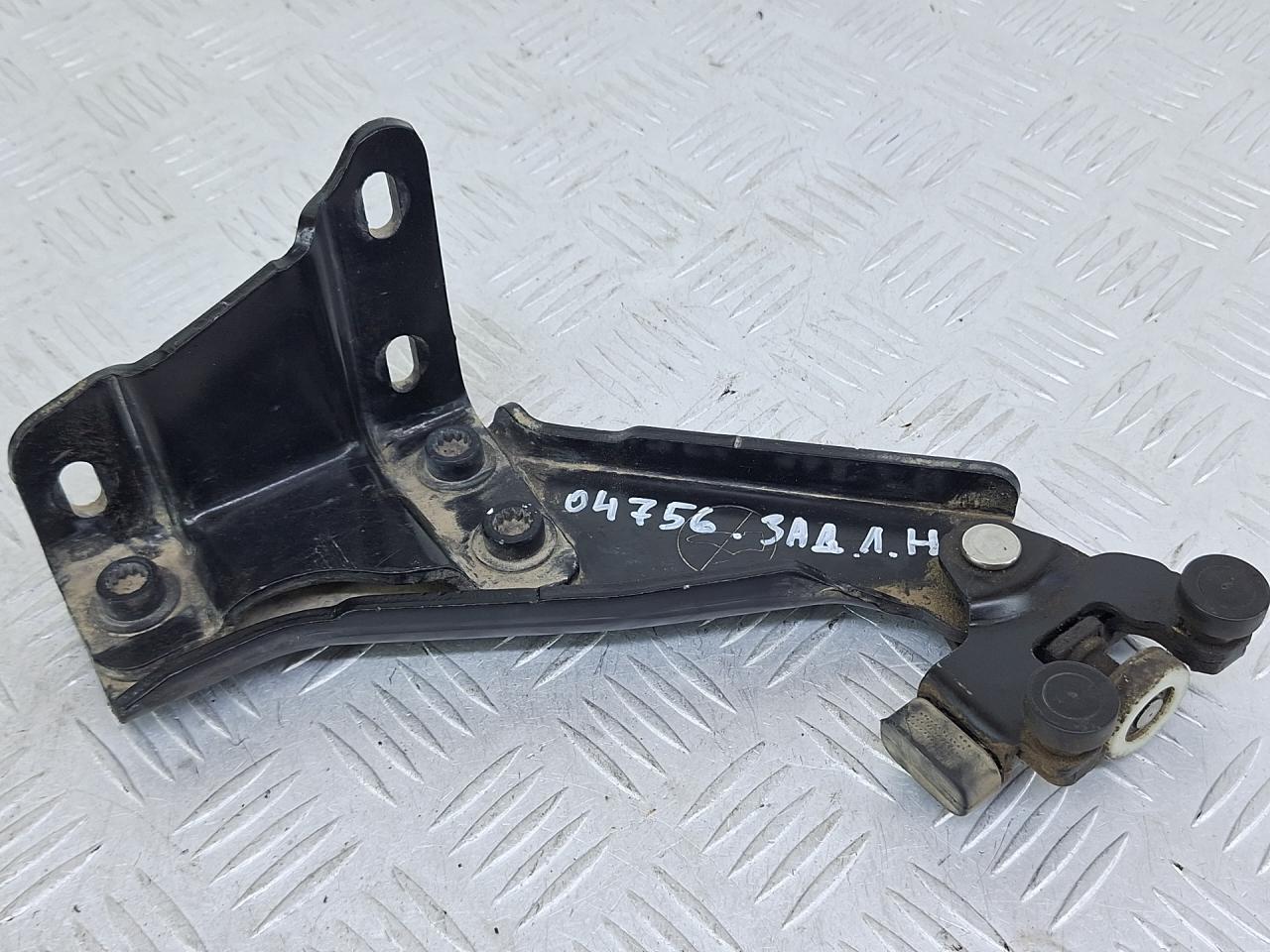 ролик двери сдвижной Volkswagen Caddy 5 поколение 2022, бежевый, фургон, передний привод, 2K7843397A - фото №1