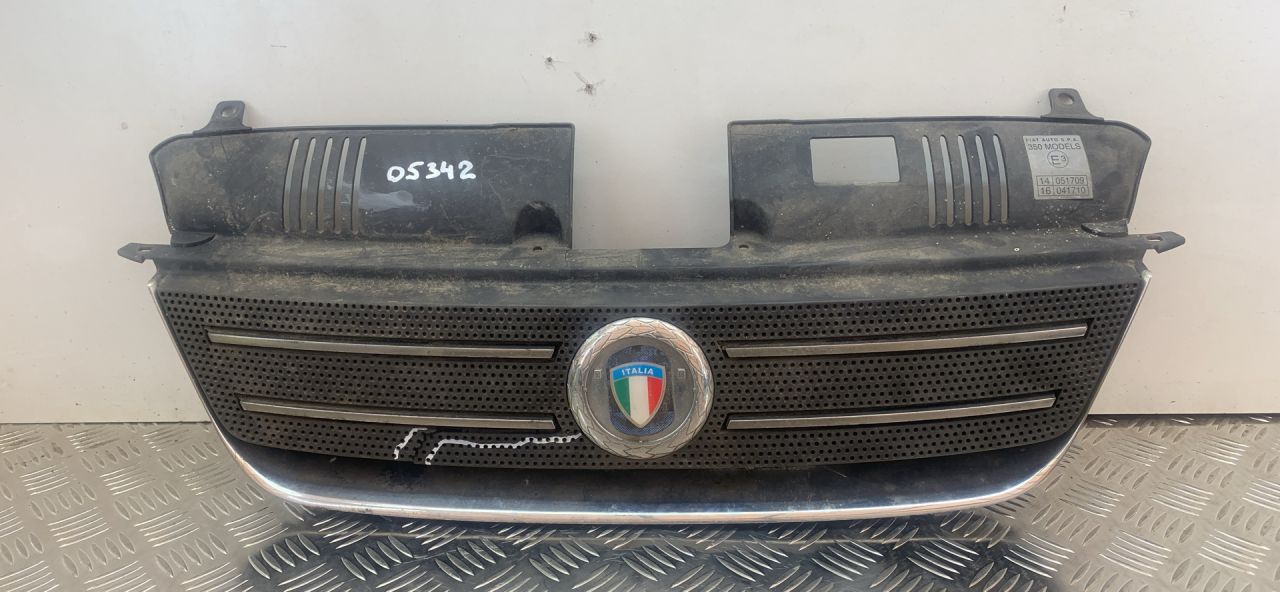 решетка радиатора Fiat Idea 1 поколение 2010, 1.4 л., 843 A1.000, бензин, МКПП, минивэн - фото №1