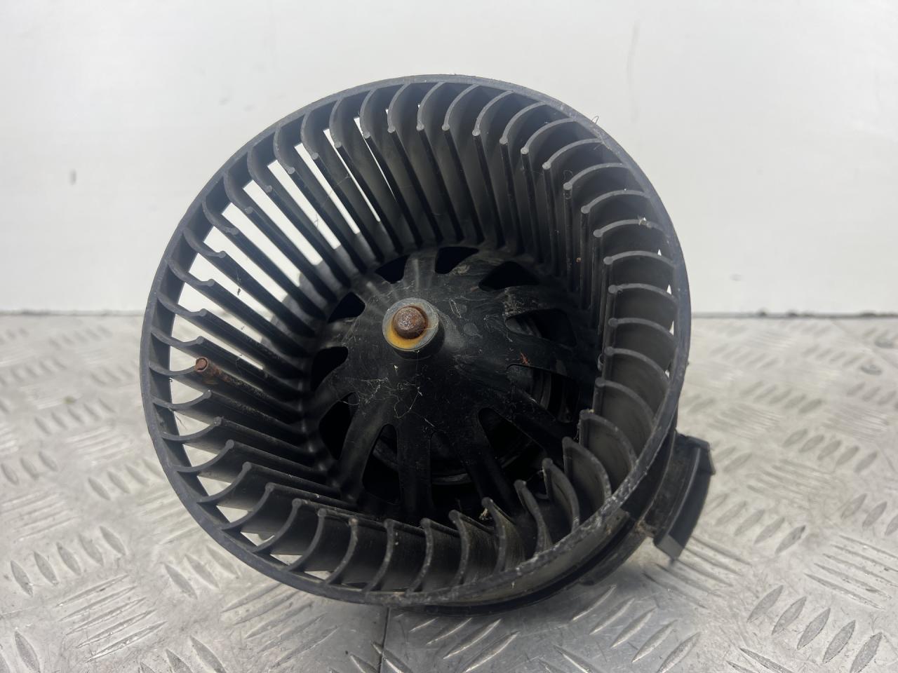 моторчик печки Peugeot 206 1 поколение (1998 - 2003) - фото №1