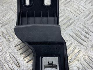 крепеж салона Skoda Octavia 3 поколение (A7) 2016, 1.4 л., CZDA, бензин, хетчбэк 5 дв., передний привод, 5E1863143