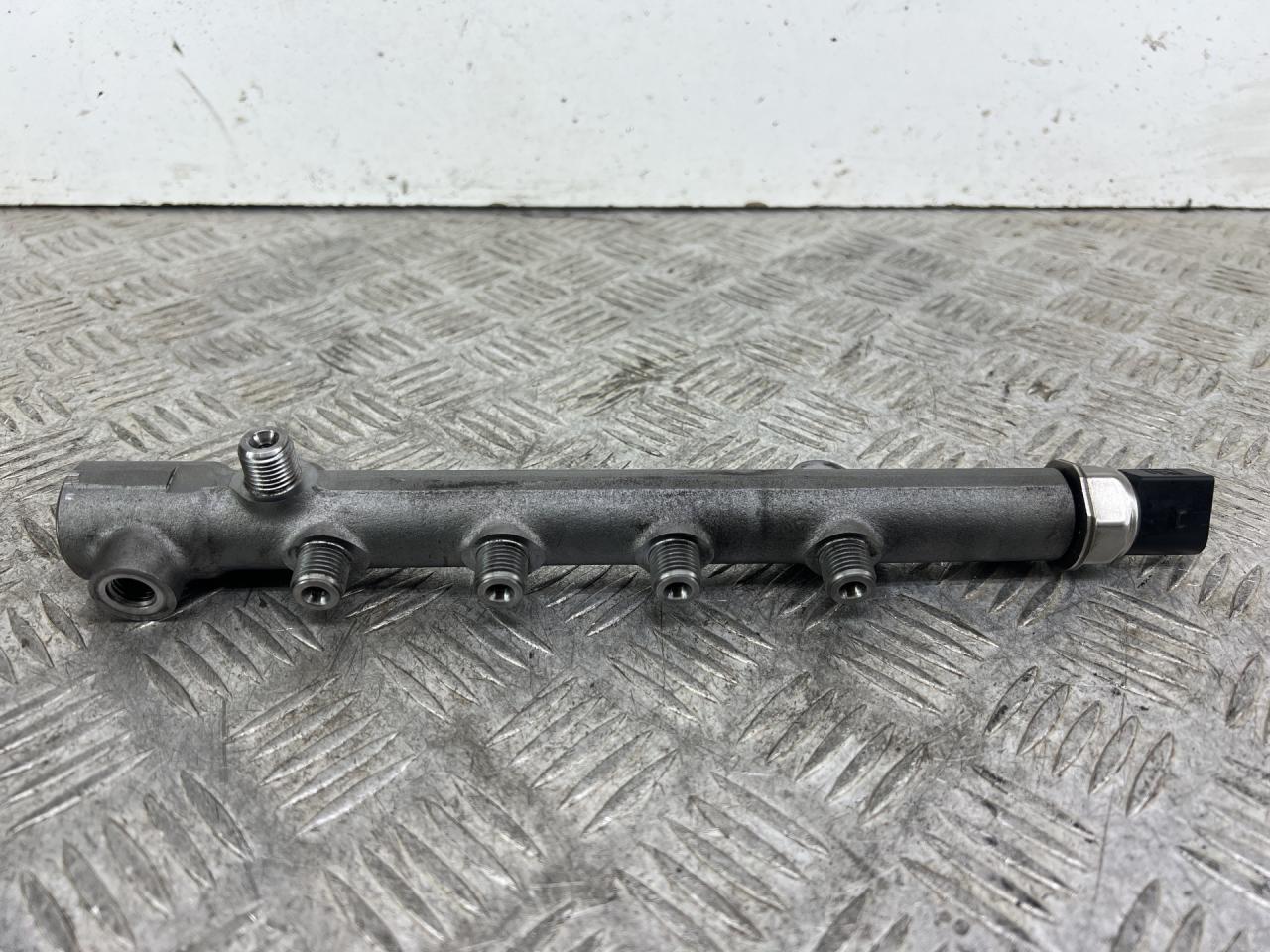 топливная рампа Mercedes-Benz E-Класс W212/S212/C207/A207 C207 2011, 2.1 л., OM 651.911, дизель, АКПП, черный, кабриолет, задний привод, 9307Z521A, 301117280047, 55PP2201, 1117280047 - фото №1