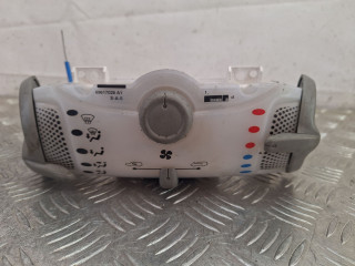 блок управления печки / климат-контроля Toyota Aygo 1 поколение AB10 [рестайлинг] 2010, 1.0 л., 1KR-FE, бензин, МКПП, красный, хетчбэк 5 дв., передний привод, 69617026, P69610009AA8AM3