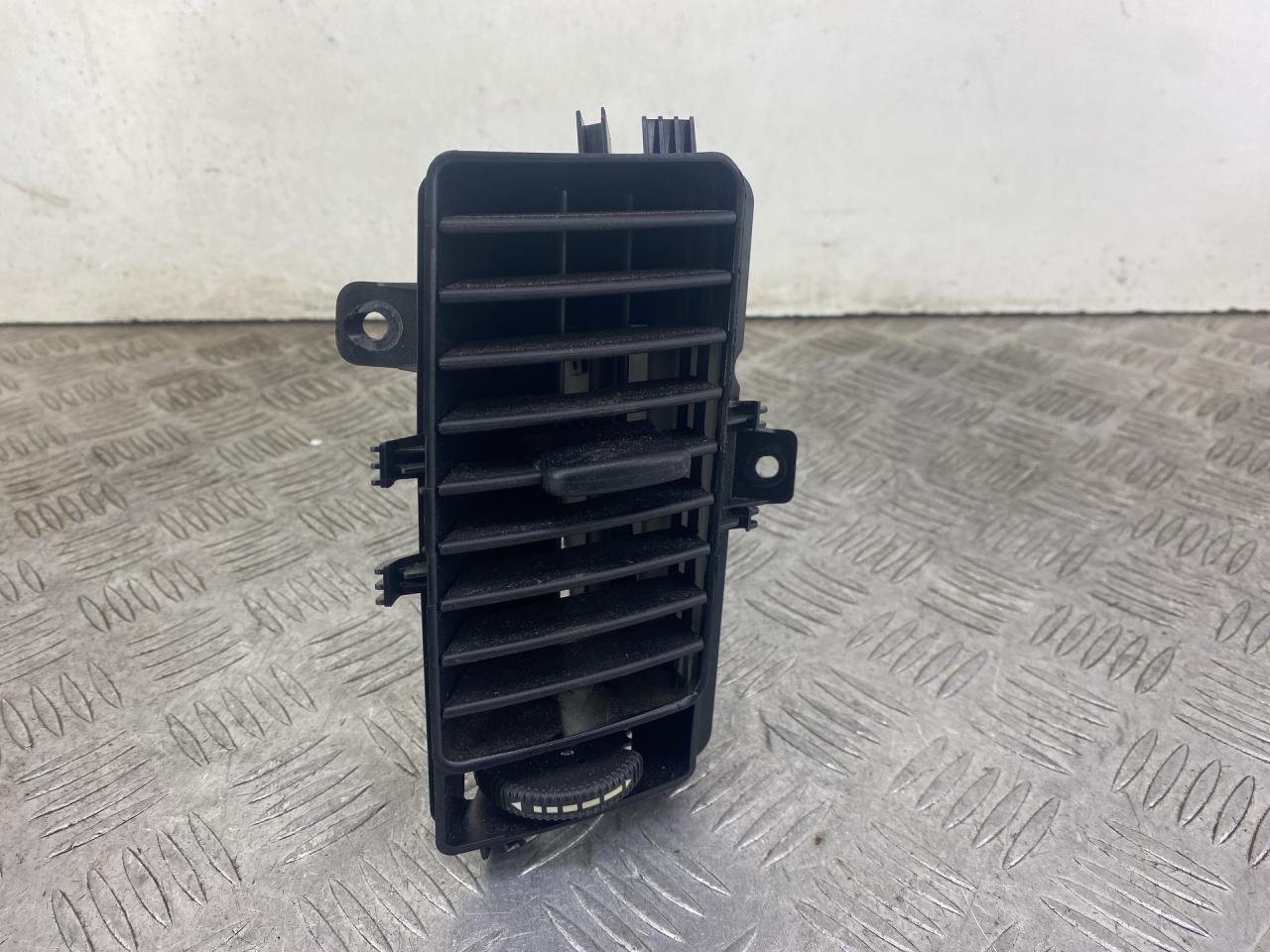 дефлектор обдува салона Mercedes-Benz Sprinter 2 поколение (W906) (2006 - 2014), 2.1 л., OM 651.955, дизель, МКПП, зеленый, задний привод, A9068300154 - фото №1