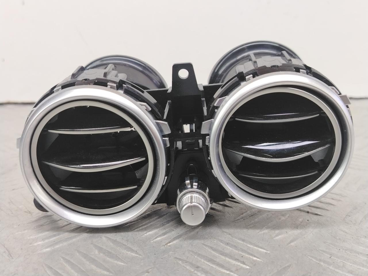 дефлектор обдува салона Mercedes-Benz E-Класс W213/S213/C238/A238 (2016 - 2020), 2.0 л., OM 654.920, дизель, АКПП, серый, седан, задний привод, A2138307800 - фото №1