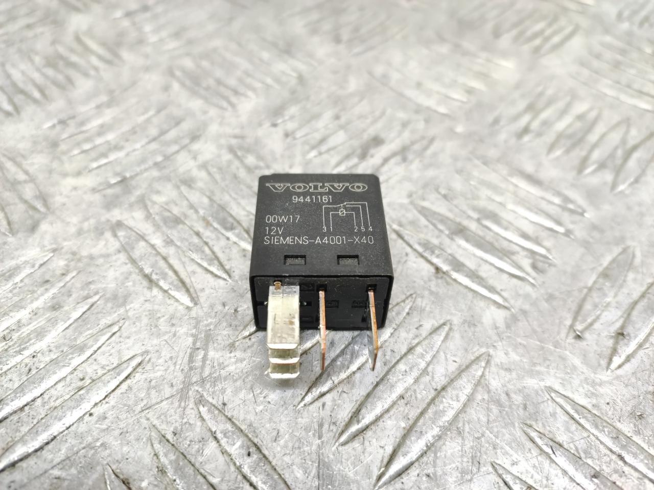 реле (прочие) Volvo V70 2 поколение 2001, 2.4 л., B 5244 T3, бензин, АКПП, серебро, универсал, полный привод, 9441161, V23074 - фото №1