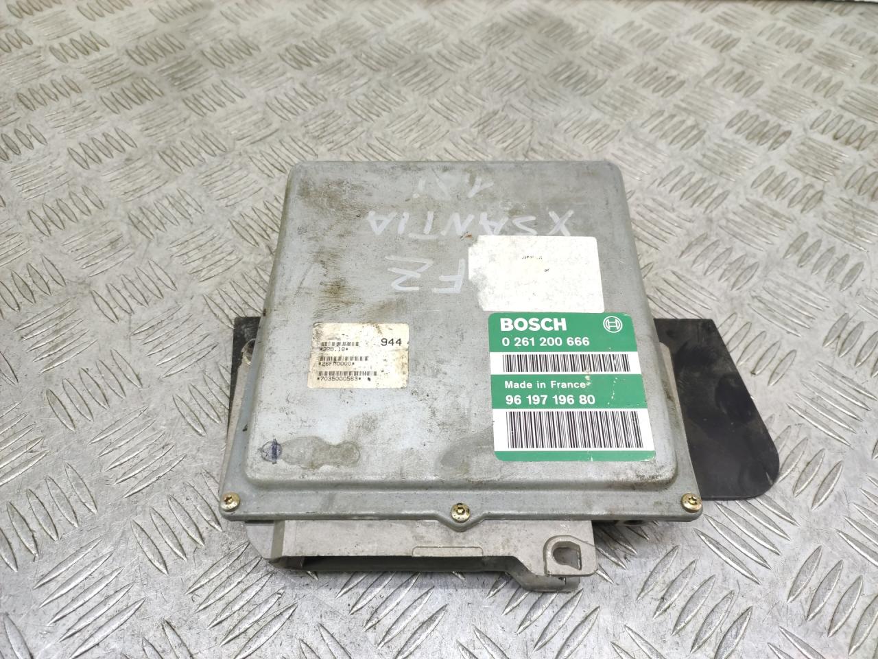 блок управления двигателем Citroen Xantia 1 поколение 1998, 1.8 л., бензин, хетчбэк 5 дв., 0261200666, 9619719680 - фото №1