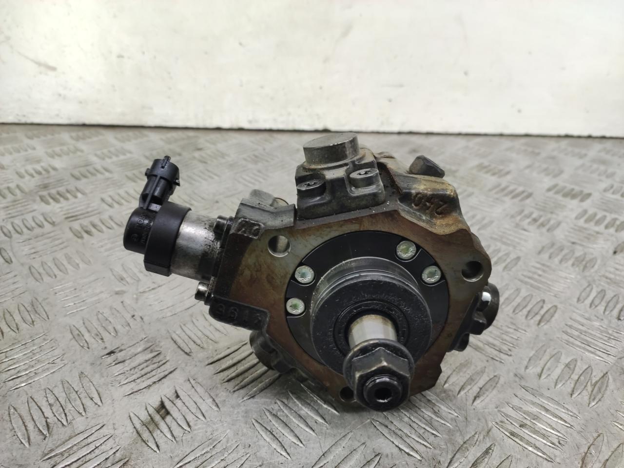 ТНВД Hyundai H-1 Grand Starex 2008, 2.5 л., дизель, МКПП, белый, минивэн, задний привод, 0081630, 0445010207, 331004A420, 05001506061, 0928400750 - фото №1