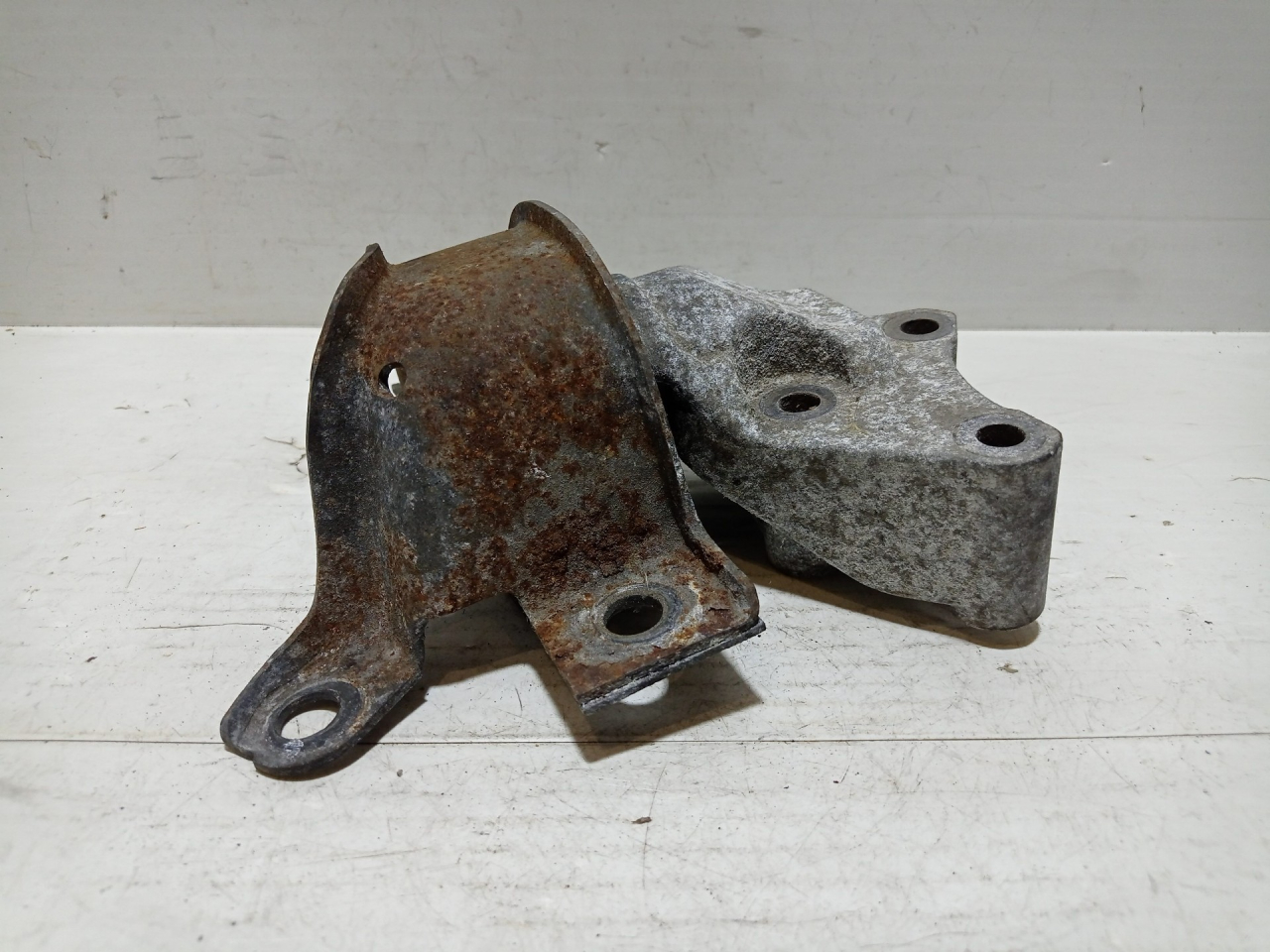 подушка крепления двигателя Fiat Idea 1 поколение 2010, 1.4 л., 843 A1.000, бензин, МКПП, минивэн - фото №1