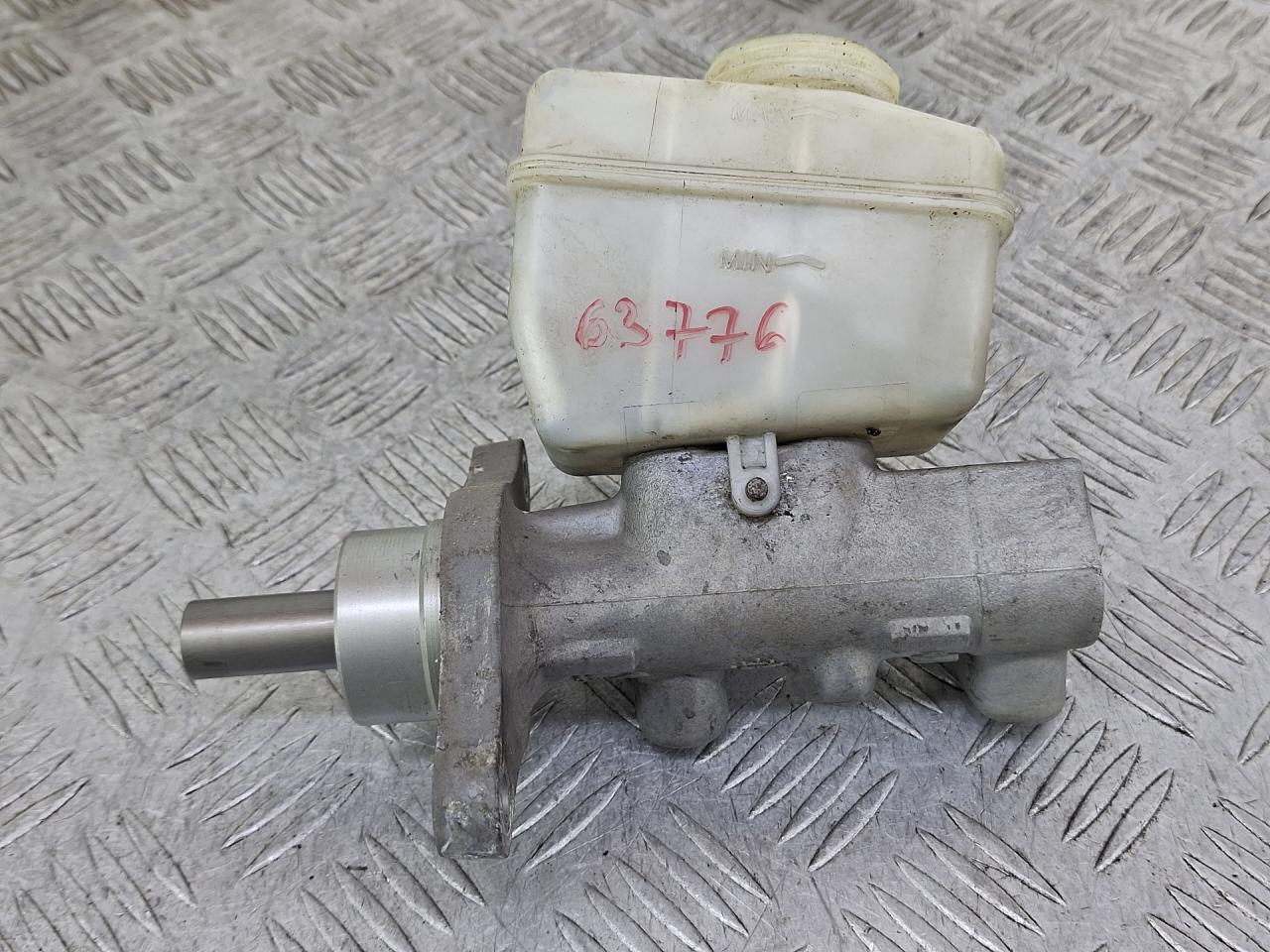 цилиндр тормозной главный Renault Logan 1 поколение (2004 - 2009), 1.4 л., бензин, МКПП, синий, фургон, передний привод, 03350890471 - фото №1