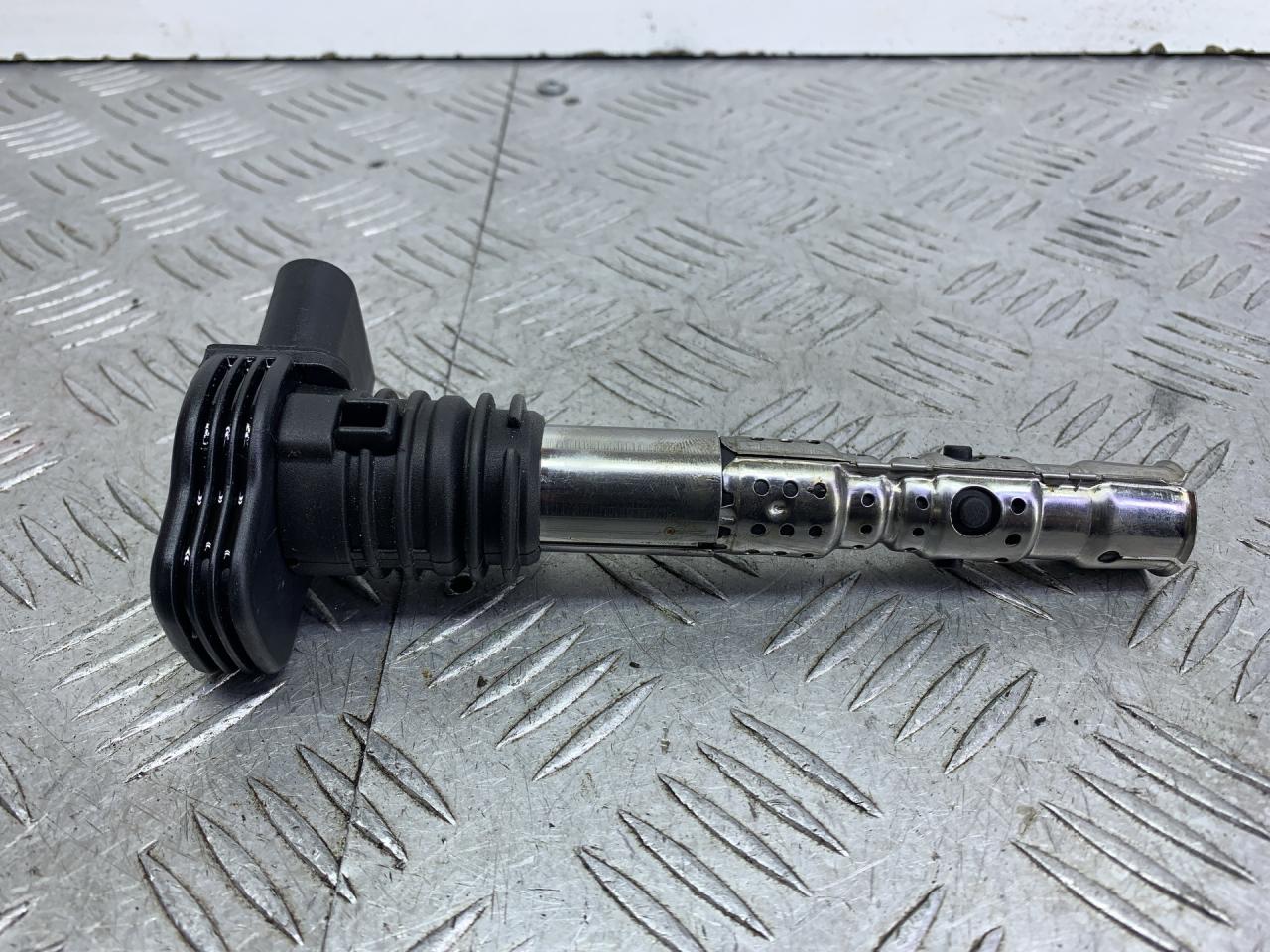 катушка зажигания Audi A4 B7 2006, 1.8 л., BFB, бензин, МКПП, универсал, 06B905115R - фото №1