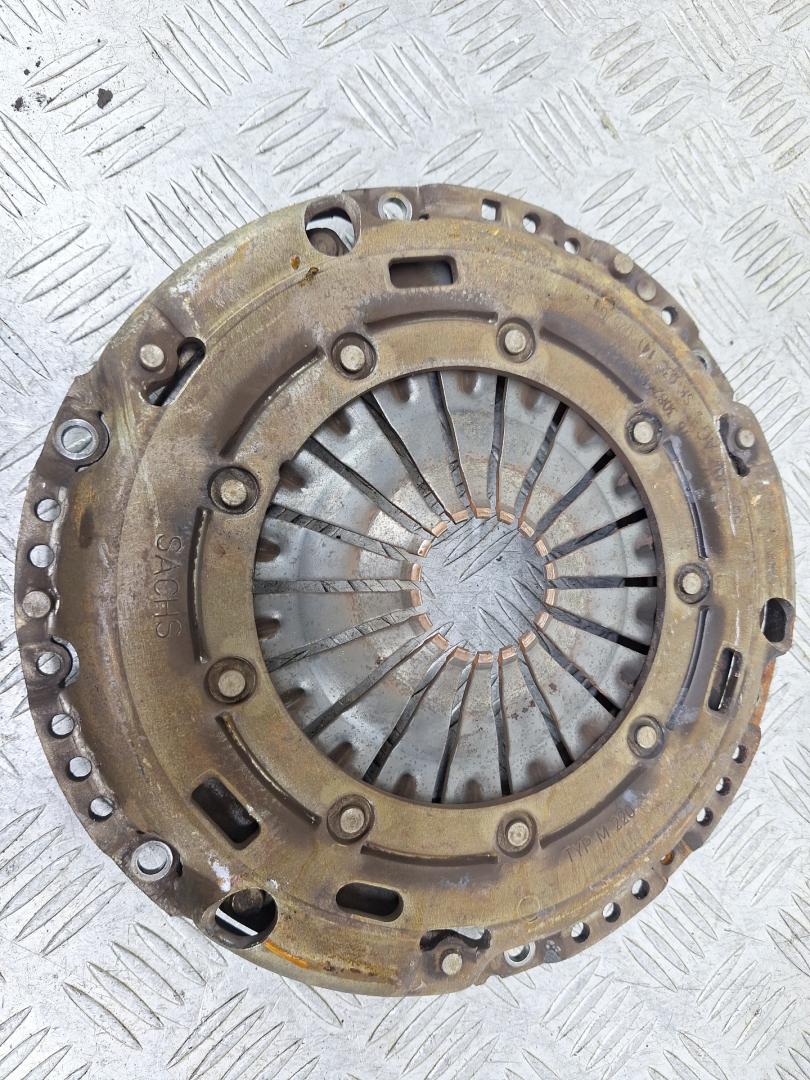 корзина сцепления Volkswagen Golf 5 поколение 2007, 1.4 л., CAXA, бензин, 6МКПП, серый, универсал, передний привод, 03C141025G - фото №1