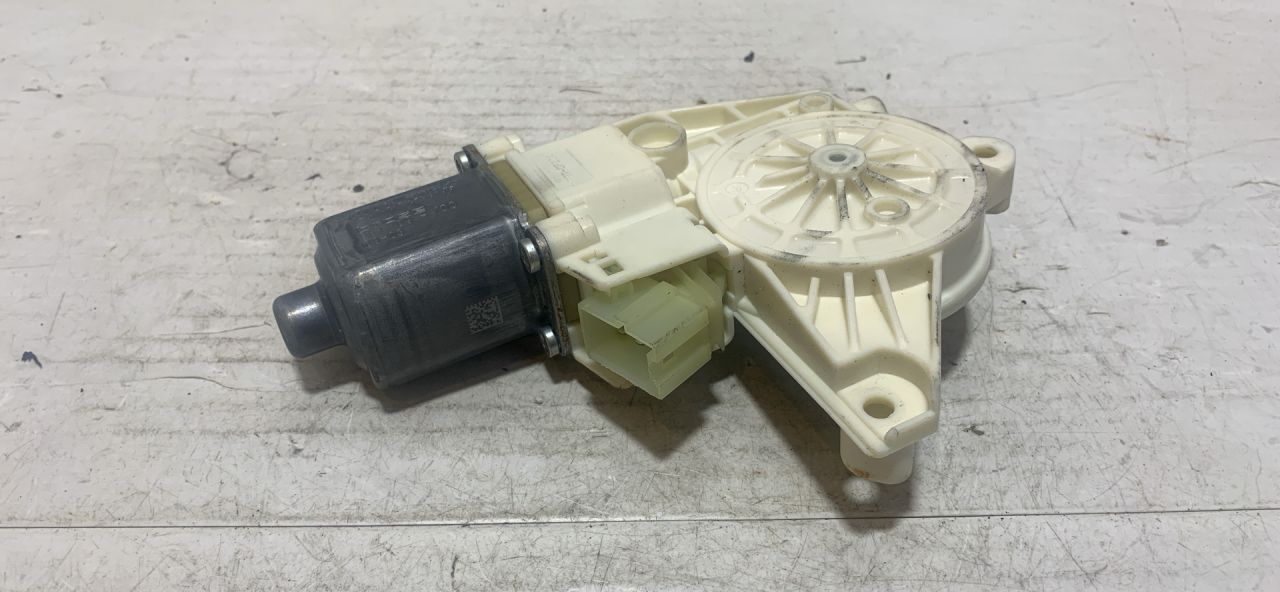 моторчик стеклоподъемника задний левый Mercedes-Benz C-Класс W204/S204 S204.207 2009, 2.2 л., дизель, МКПП, серебро, универсал, задний привод, A2048200542 - фото №1