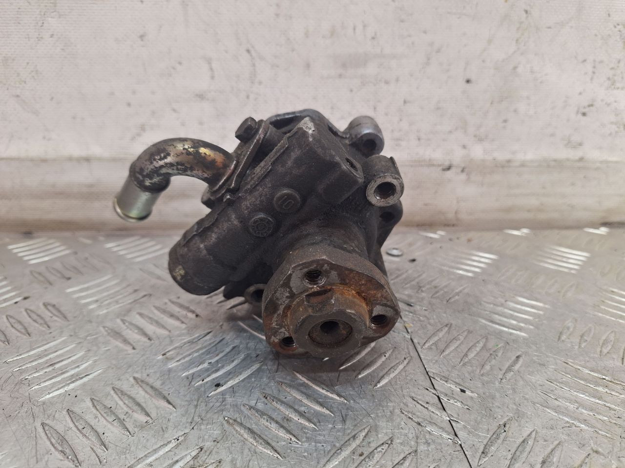 насос гидроусилителя руля Volkswagen Golf 4 поколение 2003, 1J0422154A - фото №1