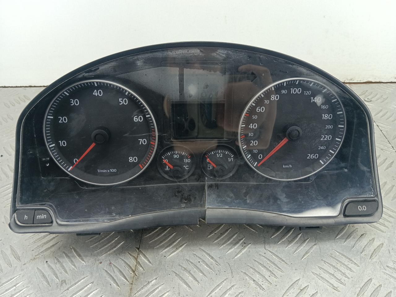 щиток приборов (приборная панель) Volkswagen Golf 6 поколение 2008, 1.4 л., CGGA, бензин, 5МКПП, голубой, хетчбэк 5 дв., передний привод, 1K0920864A - фото №1