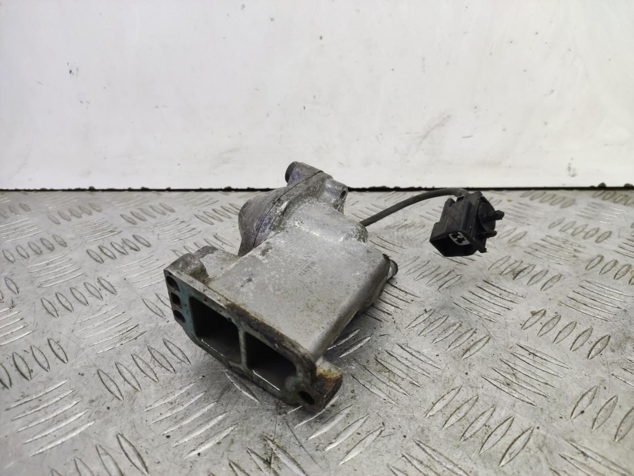 корпус термостата Volvo C70 1 поколение 1999, 2.5 л., бензин, МКПП, серебро, купе, передний привод, 94477996, 3531391 - фото №1