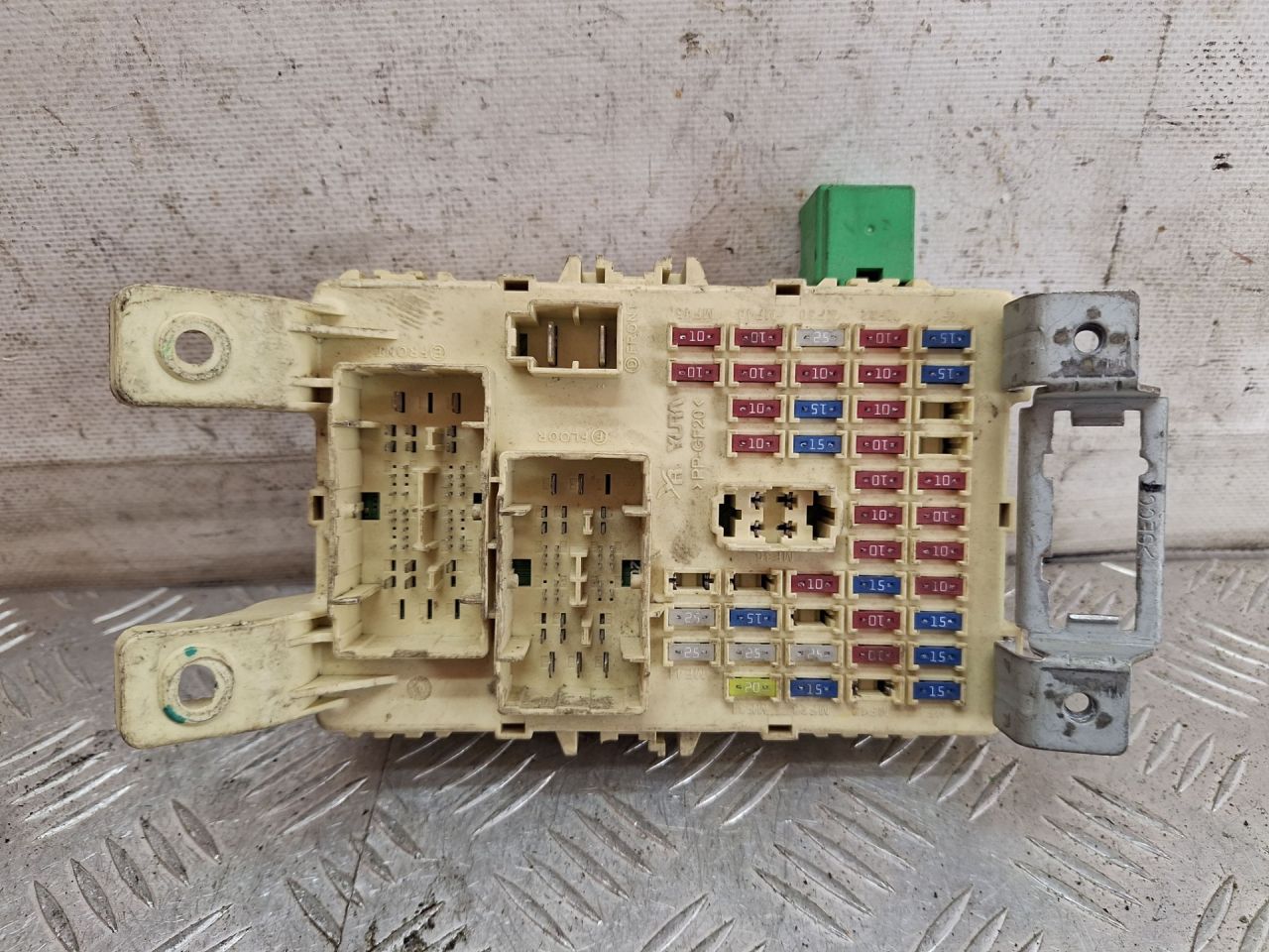 блок предохранителей Hyundai Solaris 1 поколение 2012, 1013613009, 919504L531 - фото №1