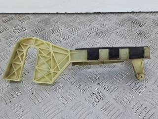 направляющая стекла Renault Megane 1 поколение [рестайлинг] (1999 - 2003), 1.4 л., K4J 710, бензин, МКПП, оливковый, хетчбэк 5 дв., передний привод, 8200200761