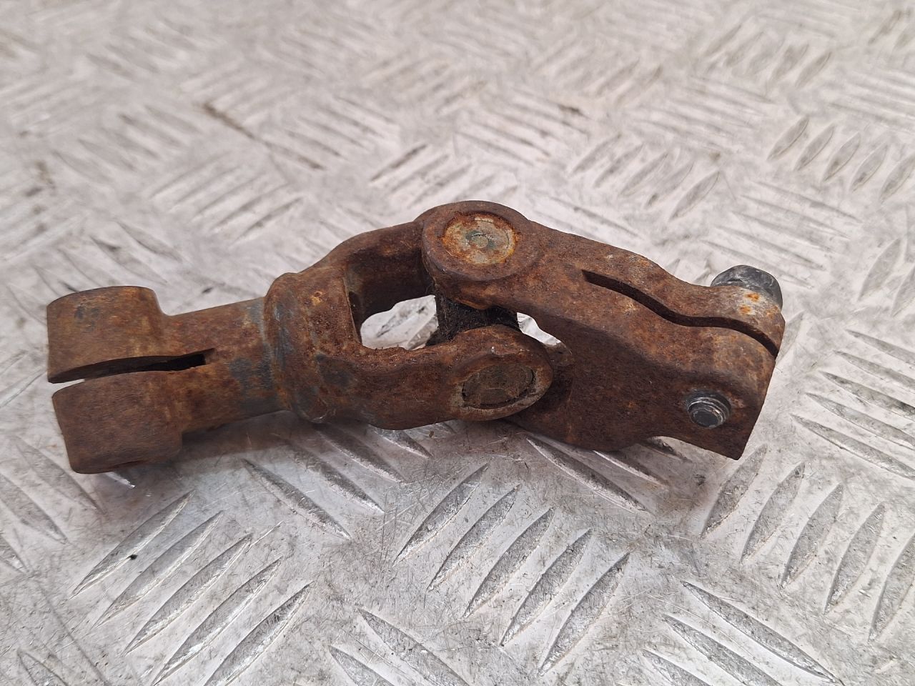 рулевой карданчик Nissan Micra 4 поколение (K13) 2011, 1.2 л., HR12DE, бензин, МКПП, хетчбэк 5 дв., передний привод - фото №1