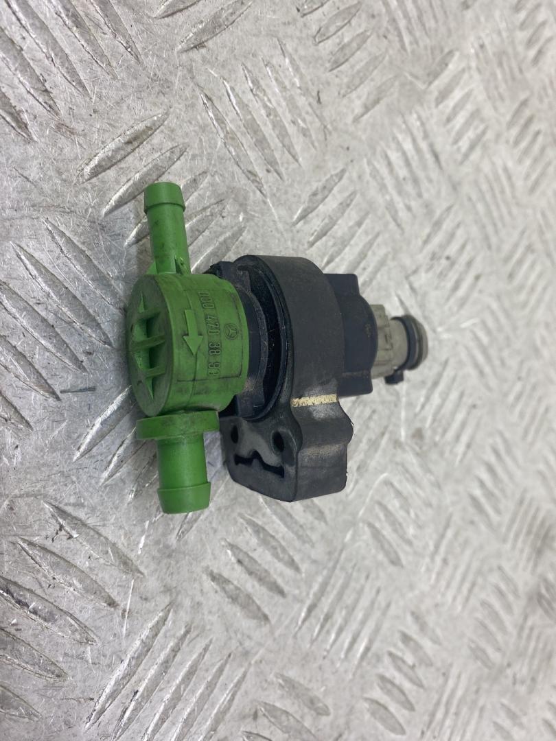 клапан вентиляции топливного бака Mercedes-Benz SLK-Класс R170 2000, 2.0 л., M 111.958, бензин, АКПП, черный, кабриолет, задний привод, 0004703893 - фото №1