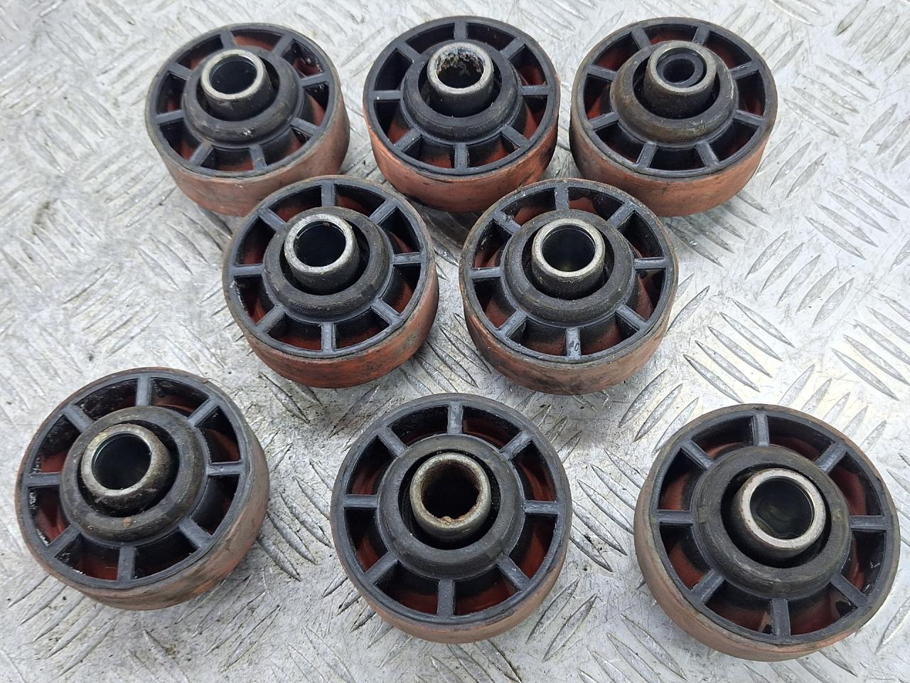 подушка рамы Land Rover Discovery 3 поколение L319 2007, 2.7 л., 276DT, дизель, АКПП, серый, внедорожник 5 дв., полный привод, KVF500140 - фото №1