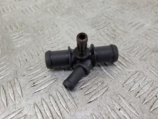 фланец (тройник) системы охлаждения Volkswagen Passat B6 2009, 1.4 л., CAXA, бензин, 6МКПП, голубой, универсал, передний привод