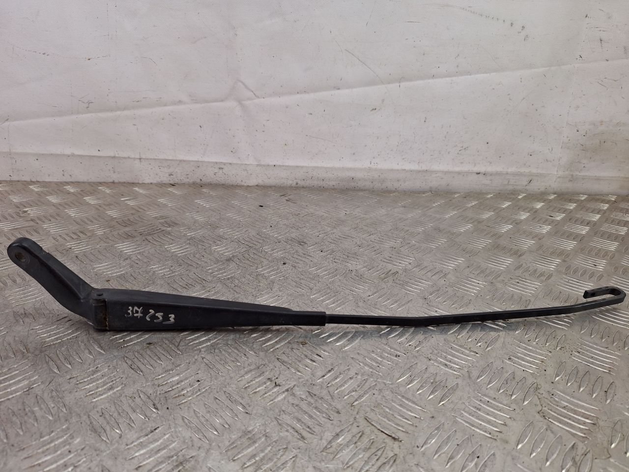 щеткодержатель (поводок стеклоочистителя, дворник) Jaguar X-Type 1 поколение 2005, 2.2 л., дизель, МКПП, синий, седан, передний привод, 1X4317527AC - фото №1