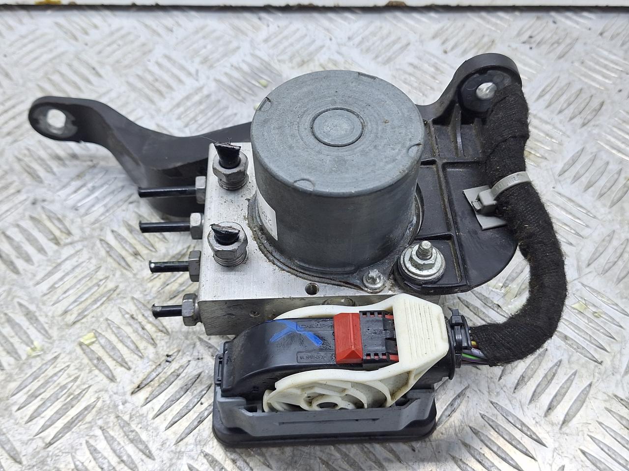 блок ABS Opel Insignia 2 поколение (B) 2018, 2.0 л., дизель, АКПП, белый, хетчбэк 5 дв., полный привод, 84502893, 323666362 - фото №1