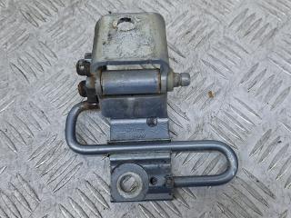 петля двери Volkswagen Passat B6 2009, 1.4 л., CAXA, бензин, 6МКПП, голубой, универсал, передний привод, 3C9833412B