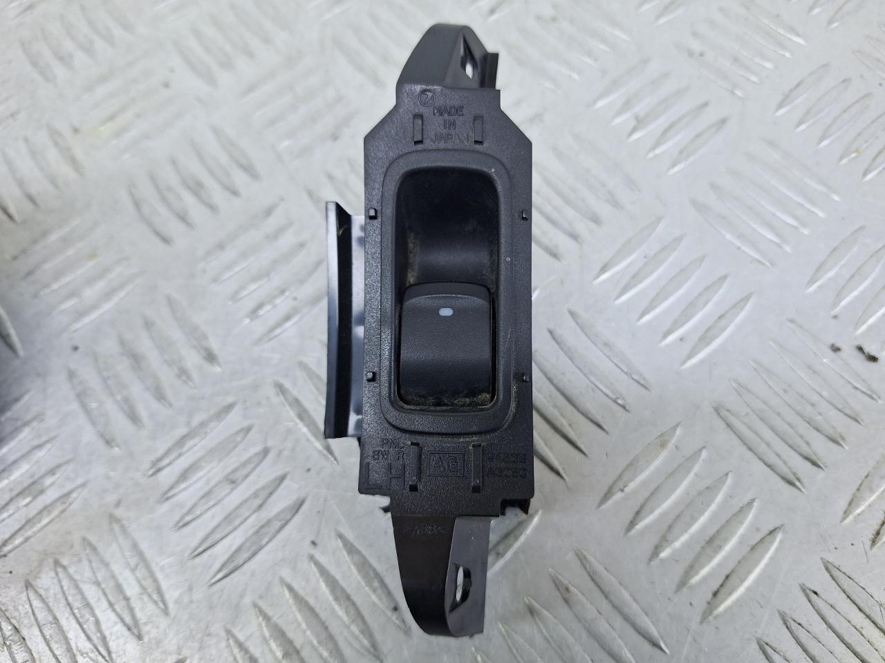 кнопка стеклоподъемника двери задней левой Subaru Outback 3 поколение 2006, 2.0 л., EE20Z, дизель, МКПП, серый, универсал, полный привод, 942263AG050 - фото №1