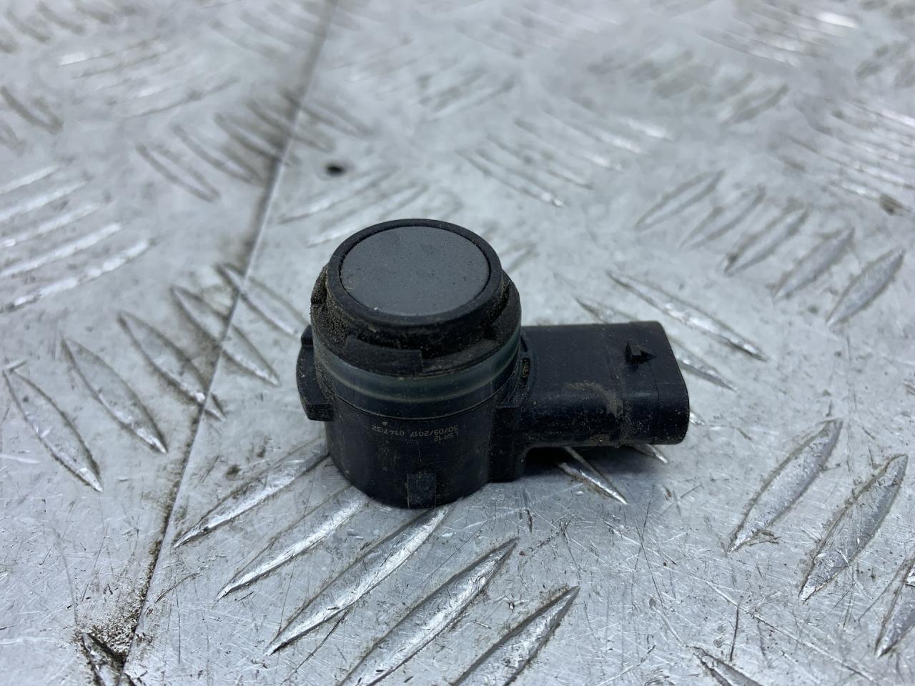 парктроник передний Audi A4 B9 2017, 1.4 л., CVNA, бензин, 6МКПП, темно-синий, универсал, передний привод, 5Q0919275B - фото №1