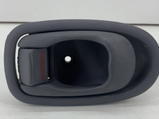 ручка внутренняя задняя левая Hyundai Lantra 2 поколение [рестайлинг] 1999, 1.6 л., G4GR, бензин, МКПП, серебро, универсал, передний привод, 8261329000