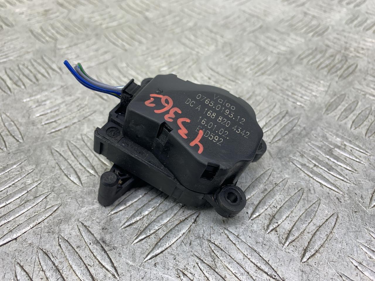 моторчик заслонки печки Mercedes-Benz A-Класс W168 (1997 - 2001), A1688204342 - фото №1