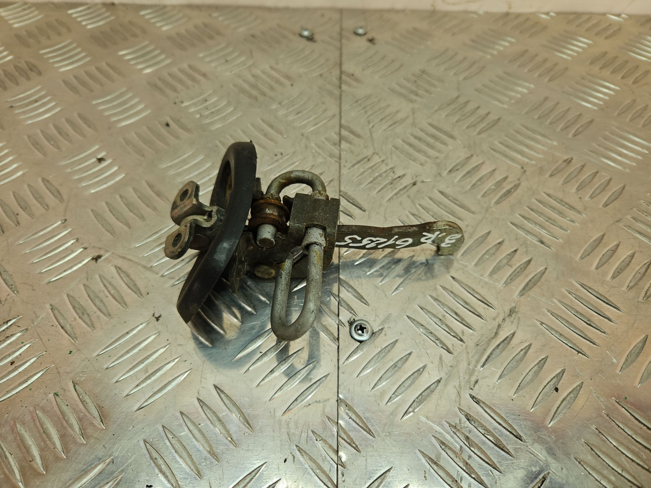 ограничитель открывания двери Fiat Stilo 1 поколение 2002, 1.2 л., 188 A5.000, бензин, МКПП, хетчбэк 5 дв., передний привод - фото №1