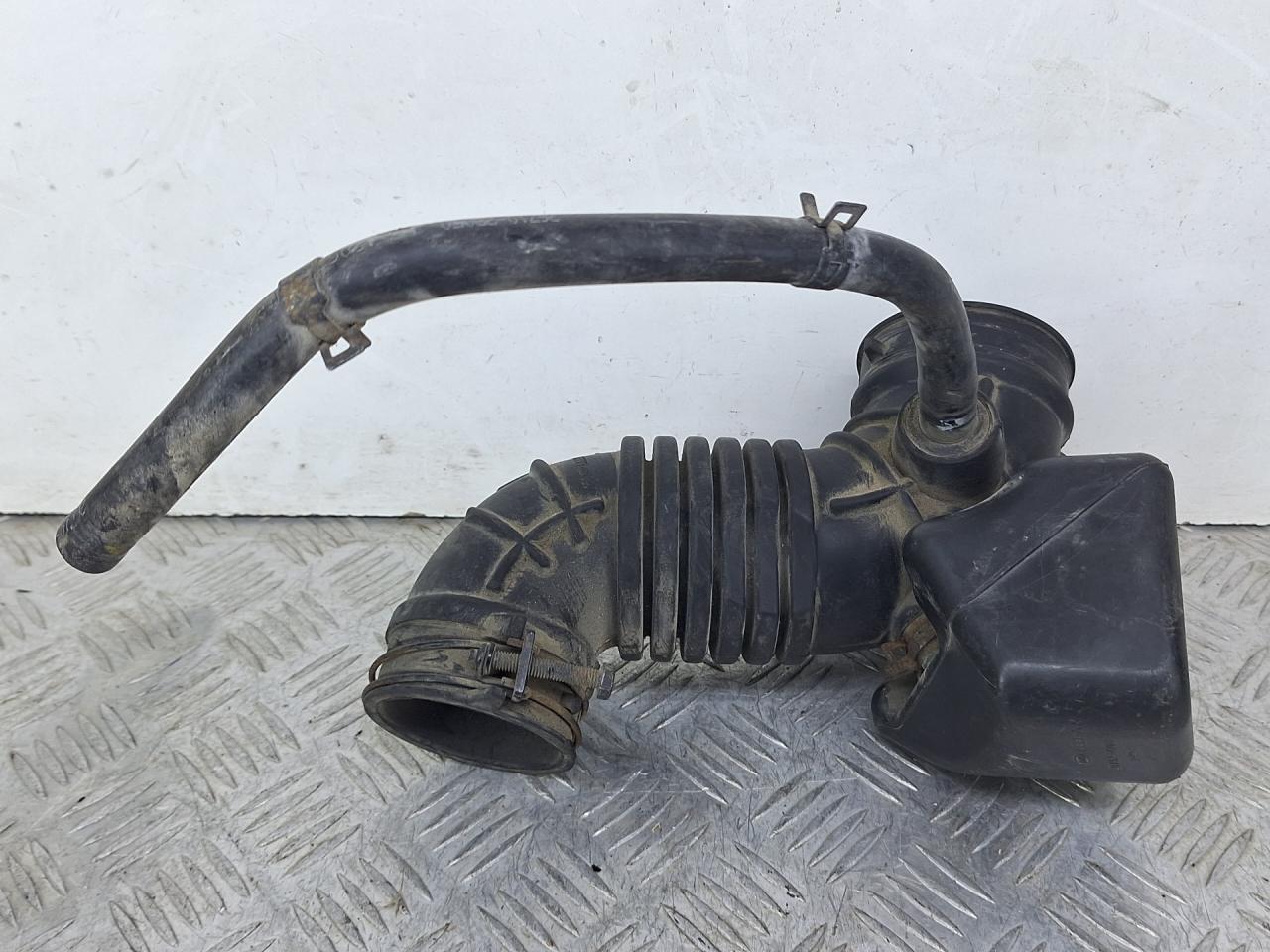 патрубок воздушного фильтра Kia Rio 3 поколение (2011 - 2015), 281404Y000 - фото №1