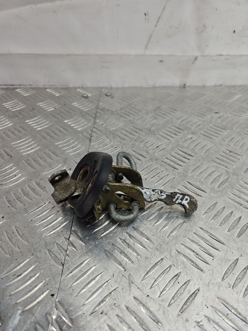 ограничитель открывания двери Fiat Stilo 1 поколение 2002, 1.2 л., 188 A5.000, бензин, МКПП, хетчбэк 5 дв., передний привод - фото №1