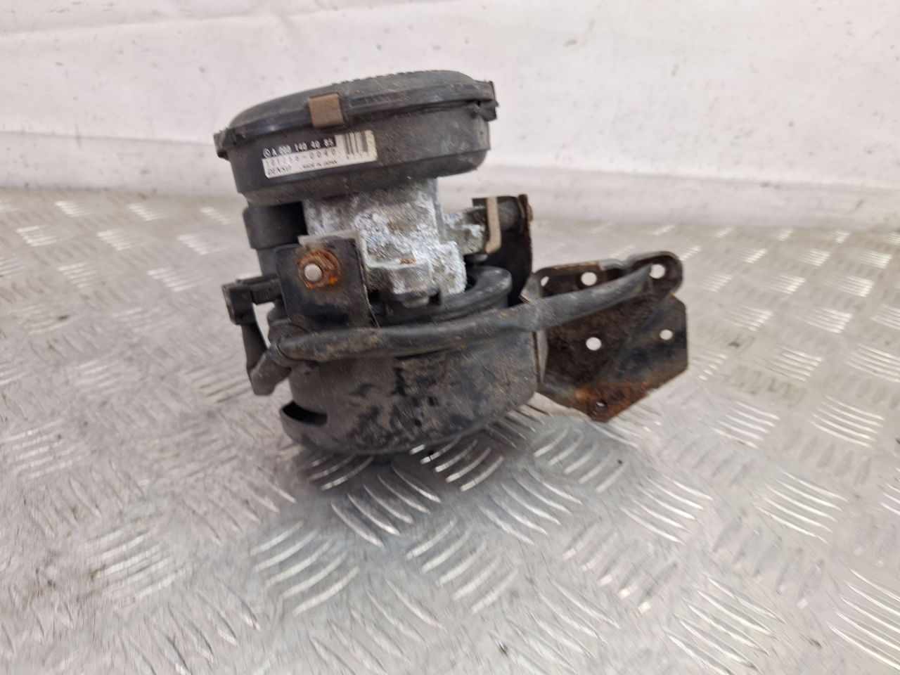 насос продувки катализатора Mercedes-Benz A-Класс W168 2001, 1.6 л., M 166.960, бензин, АКПП, синий, минивэн, передний привод, 1012560040, A0001404085 - фото №1