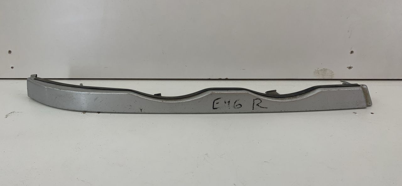 ресничка (ус) правой фары BMW 3 серия E46 2000, 51138208482 - фото №1