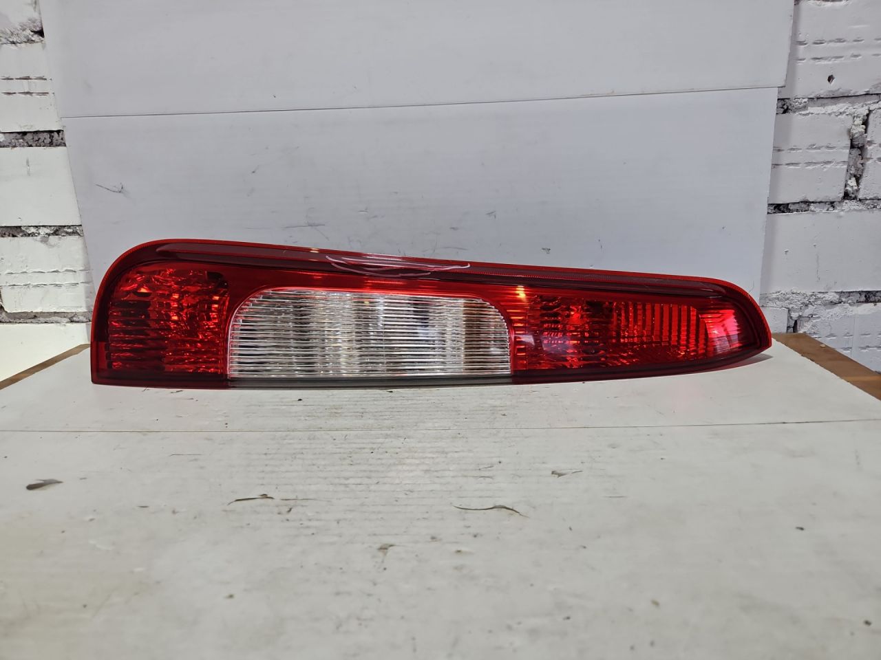 фонарь задний левый Ford C-Max 1 поколение 2005, 1.8 л., QQDB, бензин, МКПП, минивэн, 3M5113A603AA, 3M5113N411AA - фото №1