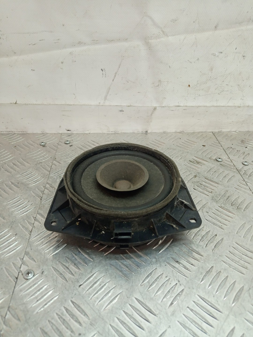динамик двери Toyota Avensis 2 поколение (T250) 2005, 2.0 л., бензин, универсал, 8616002380 - фото №1