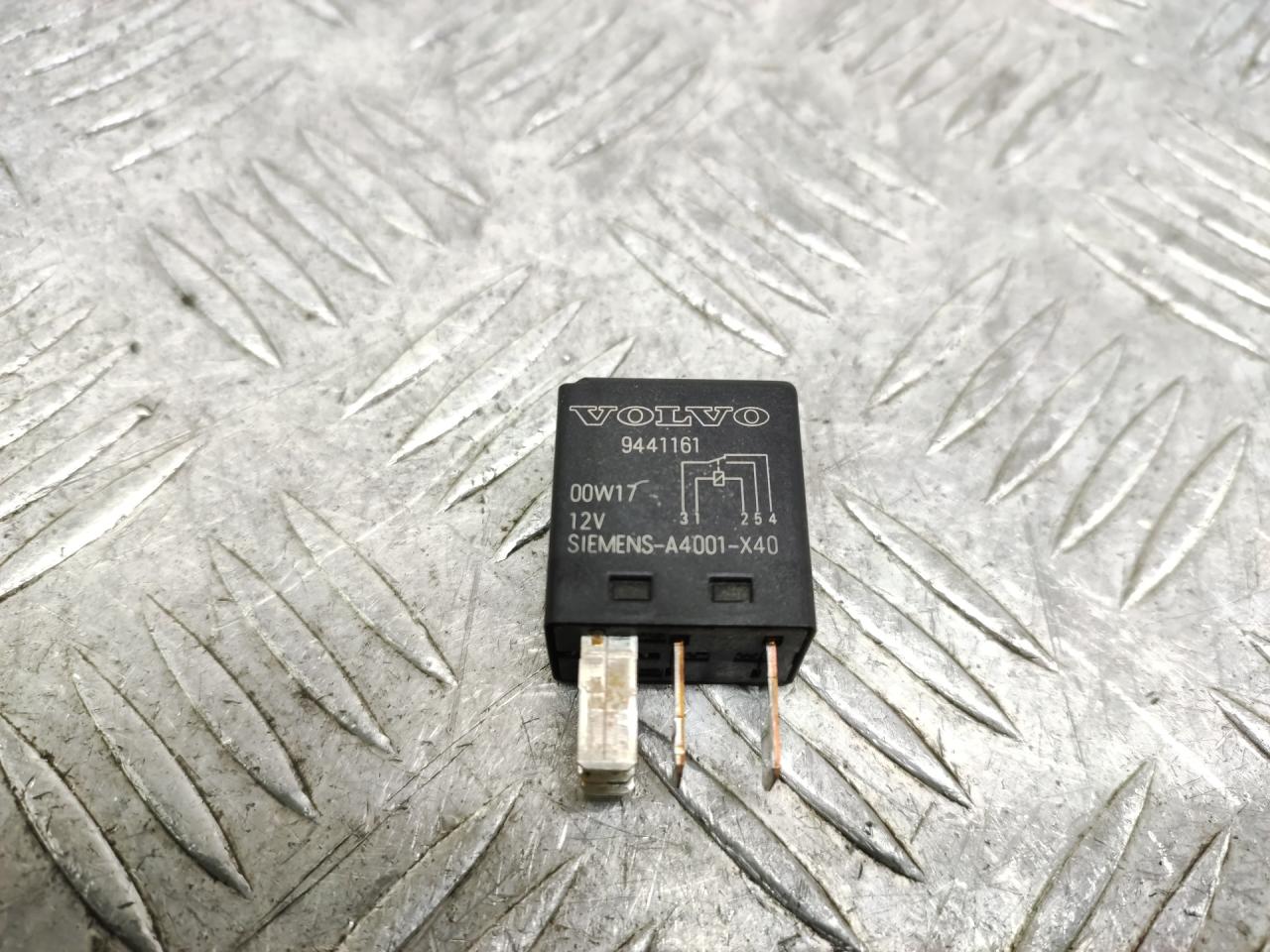 реле (прочие) Volvo V70 2 поколение 2001, 2.4 л., B 5244 T3, бензин, АКПП, серебро, универсал, полный привод, 9441161, V23074 - фото №1